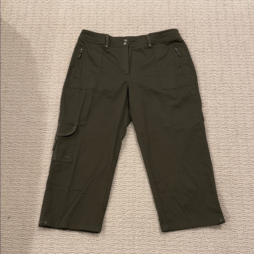 Chicos Lightweight Dark Green EUC Cargo Pants Size 2.5 (14-L)
